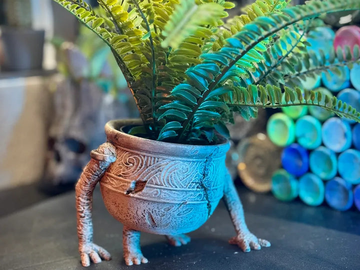"Bacaklı Saksı – Doğaya Canlılık Katın!" 🌿🦵