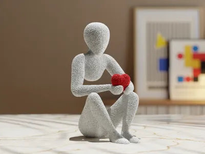 "Duygusal Sanat Heykeli – Kalbini Sunan Figür" ❤️✨