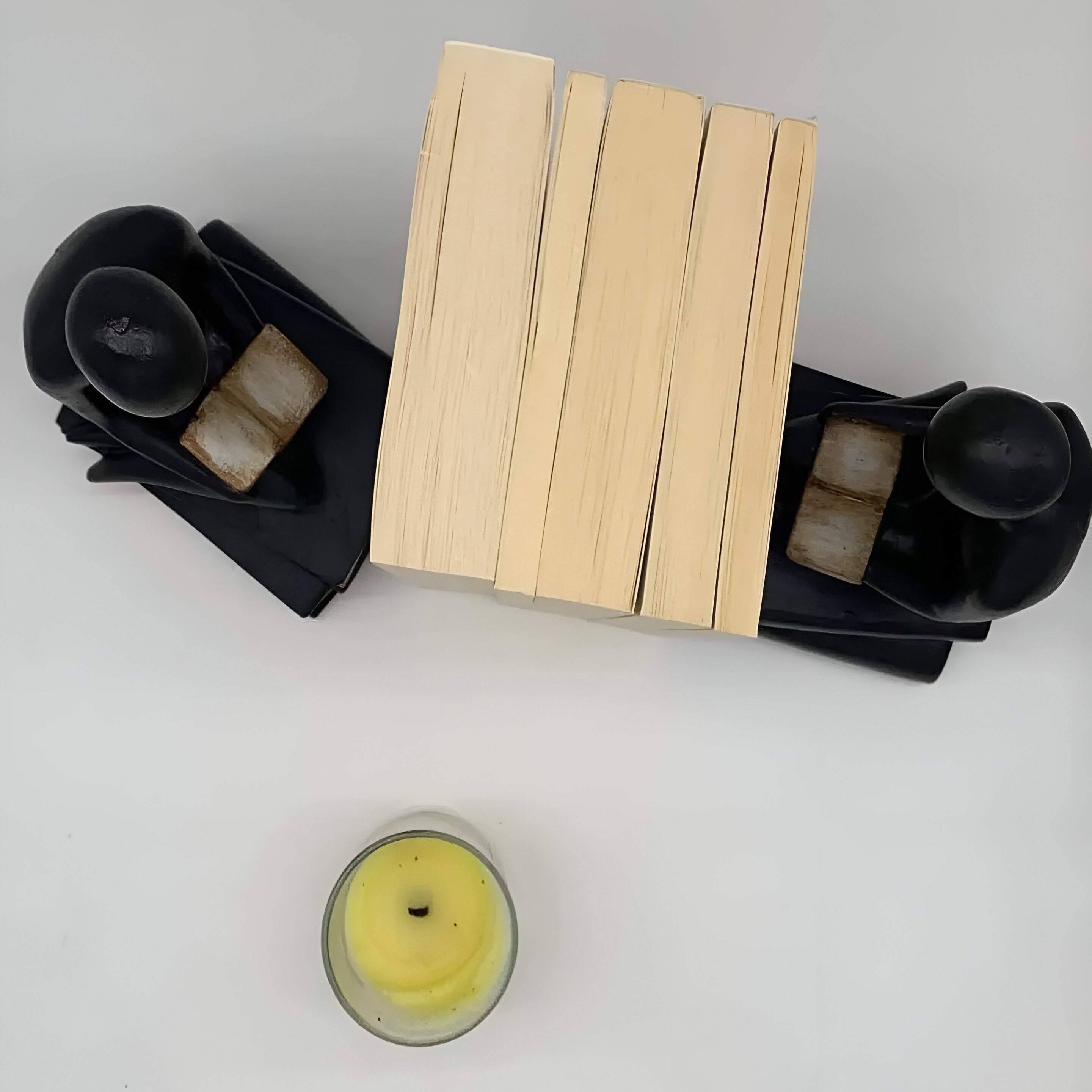 Dekorux - The Reader Bookend