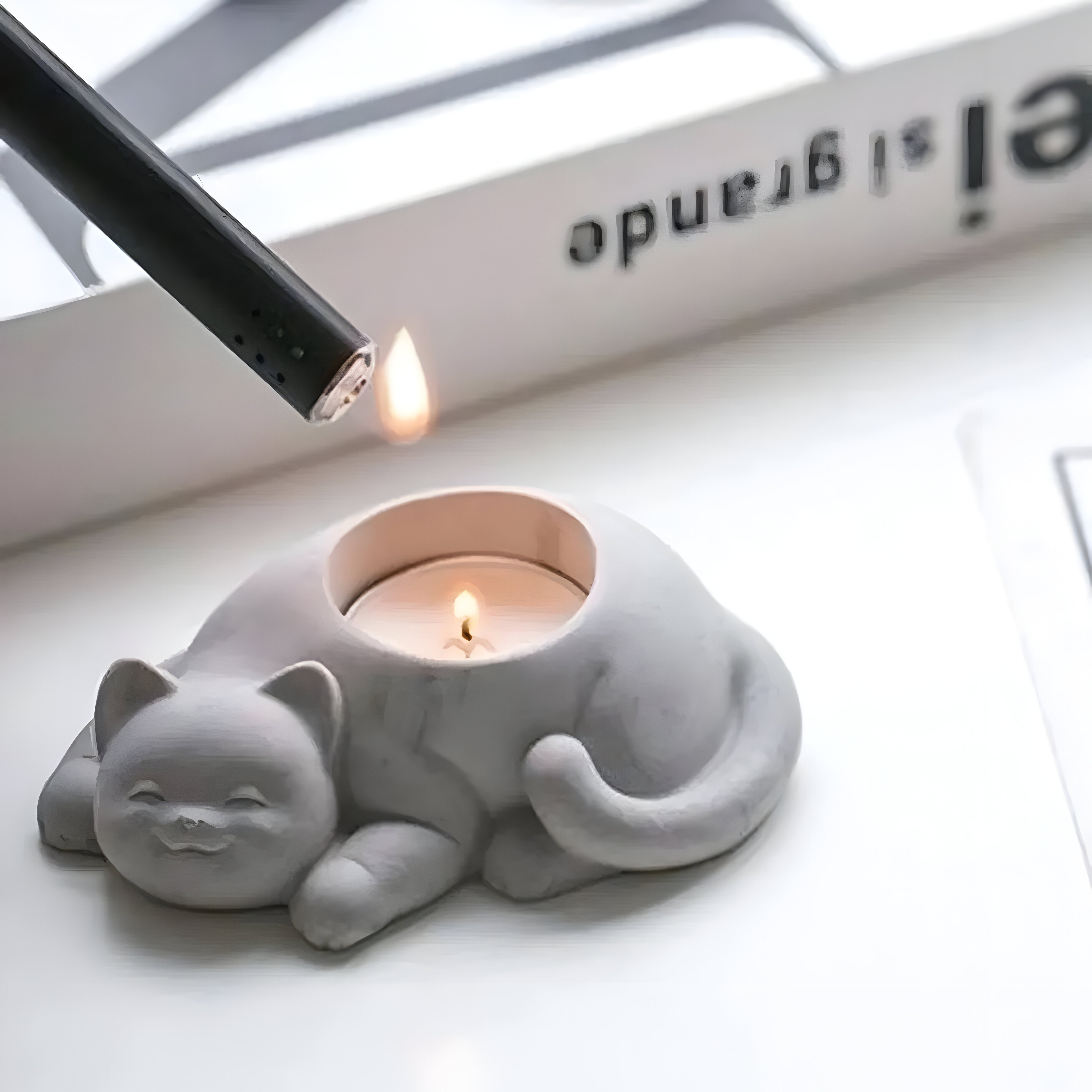 Pofuduk Kedi Şamdan