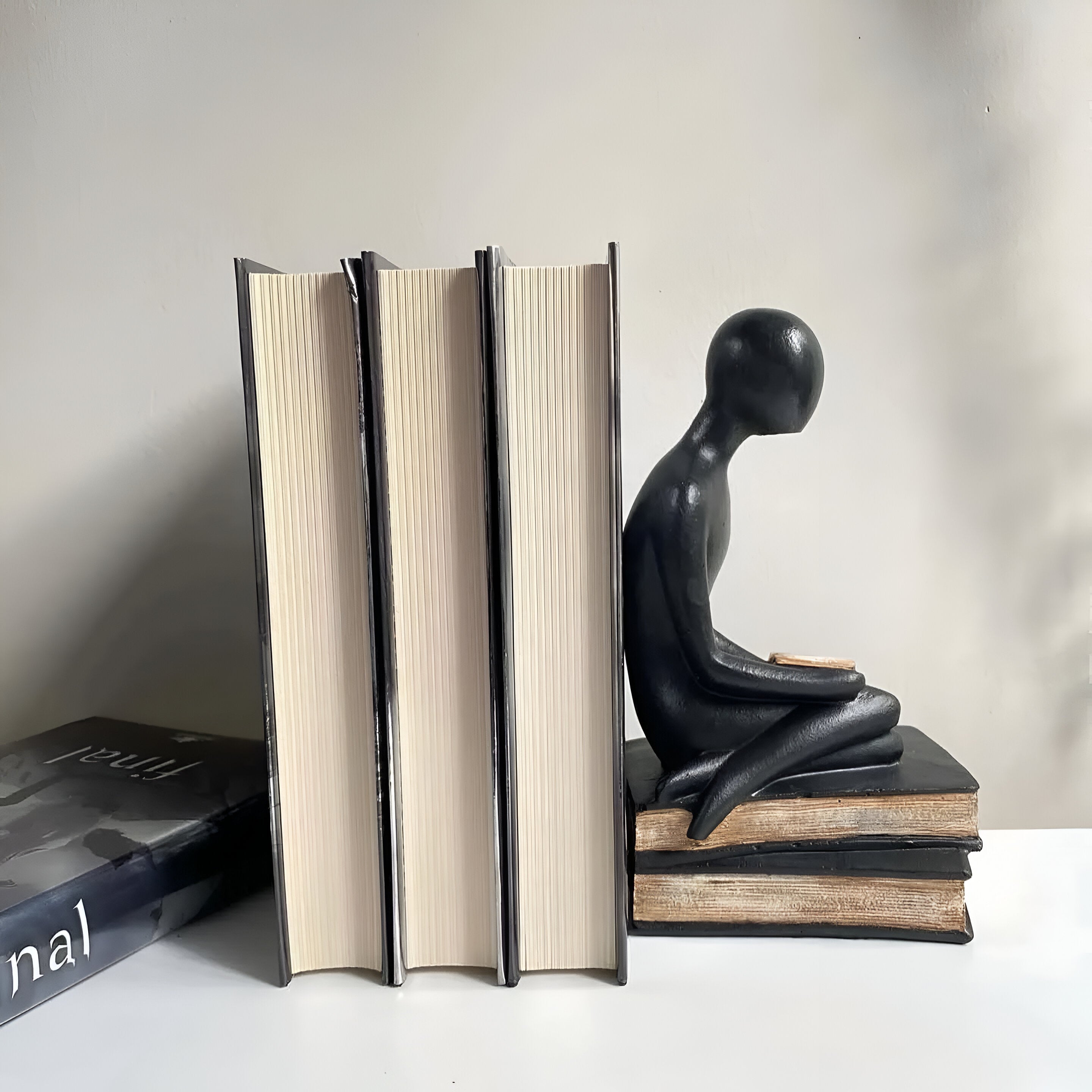 Dekorux - The Reader Bookend