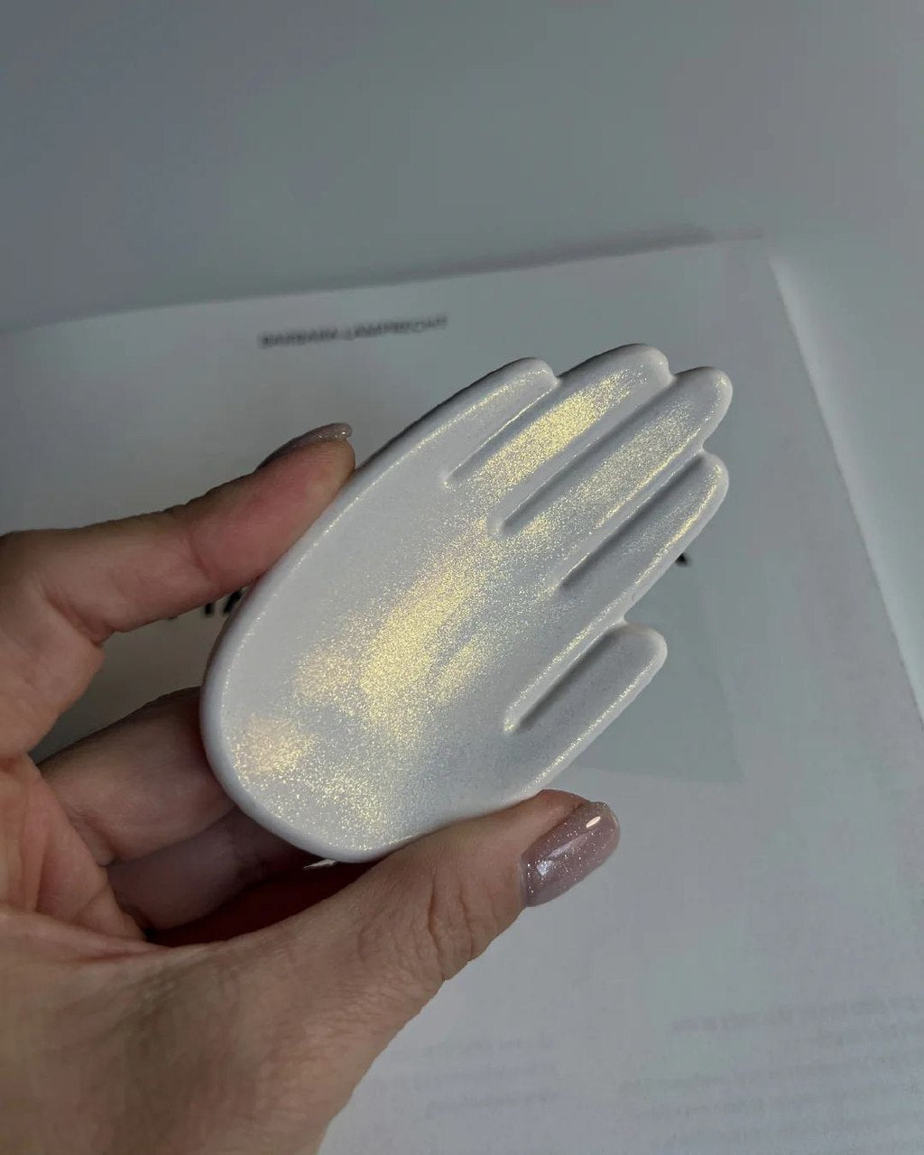 Dekorux - Zarif El Şeklinde Takı Tabağı