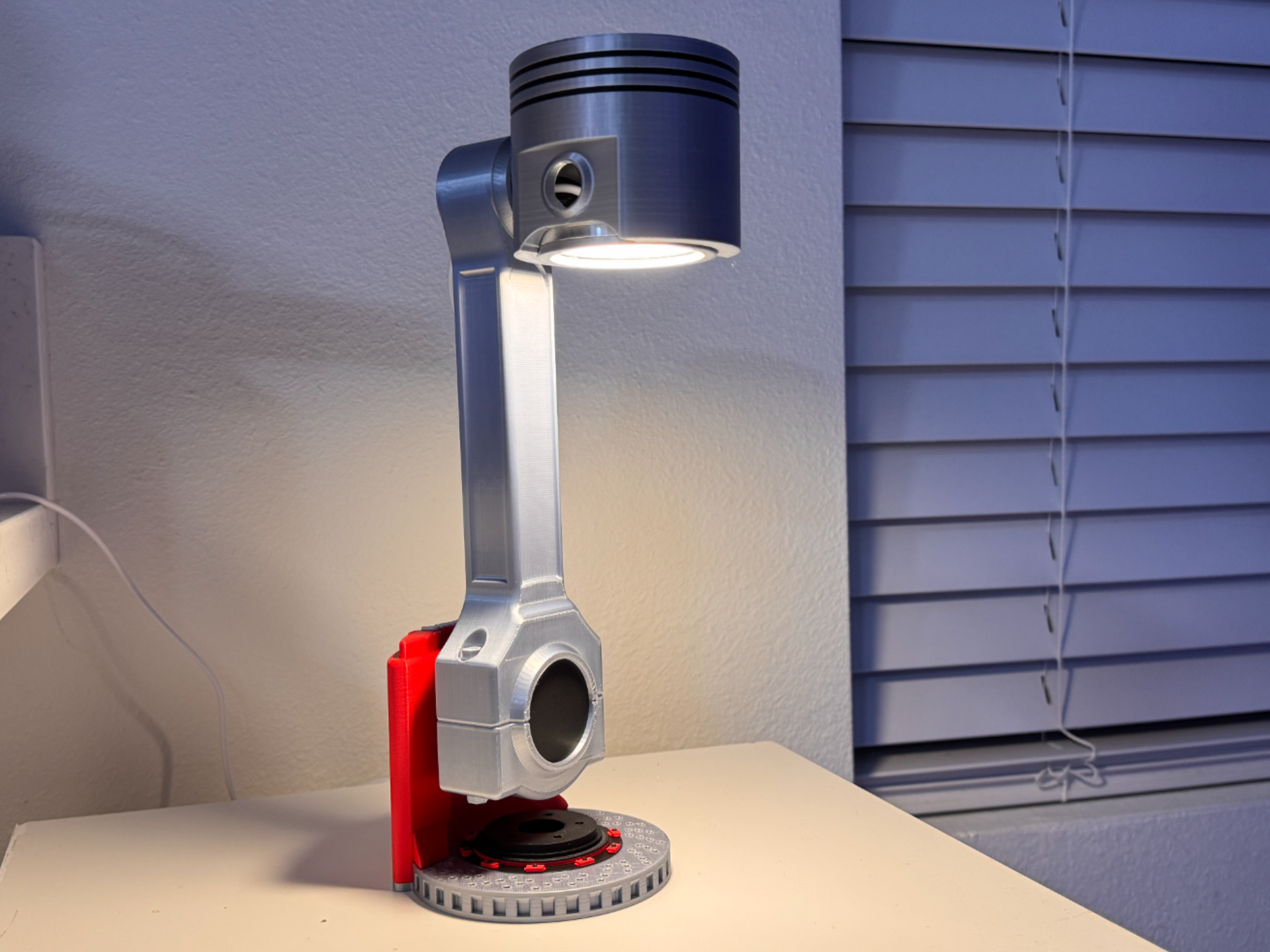 Dekorux - Piston Engine Lamp