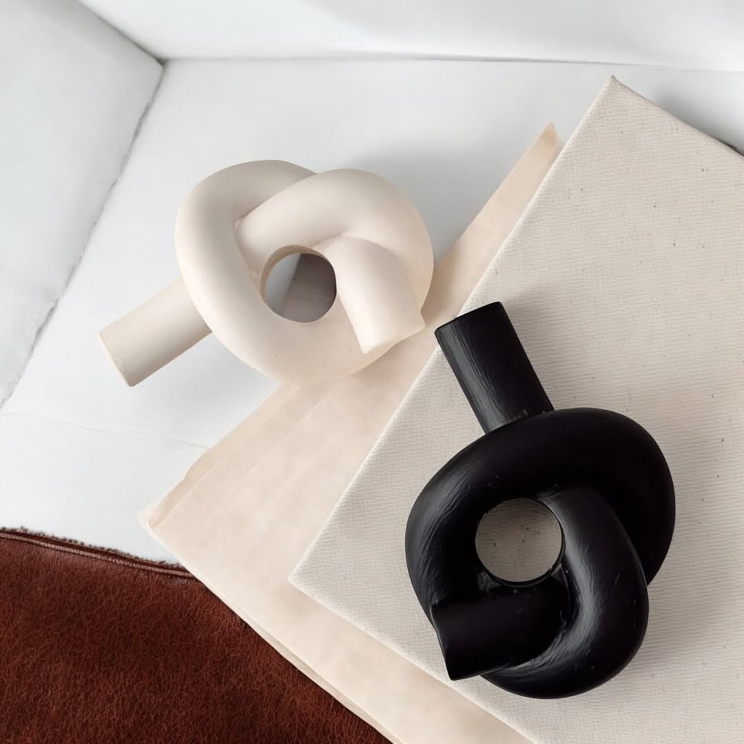 Dekorux – Infinity Knot Vase