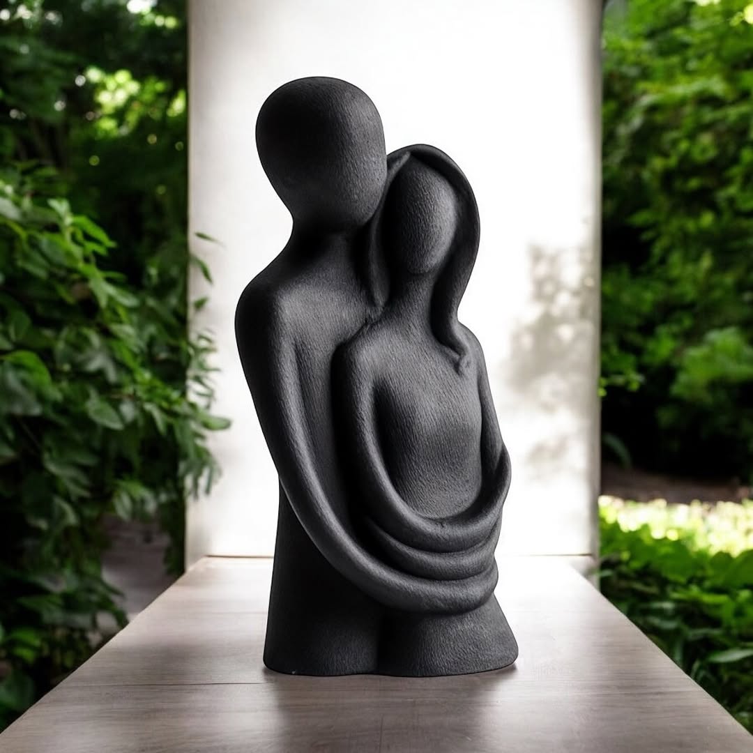 Dekorux - Embrace Sculpture