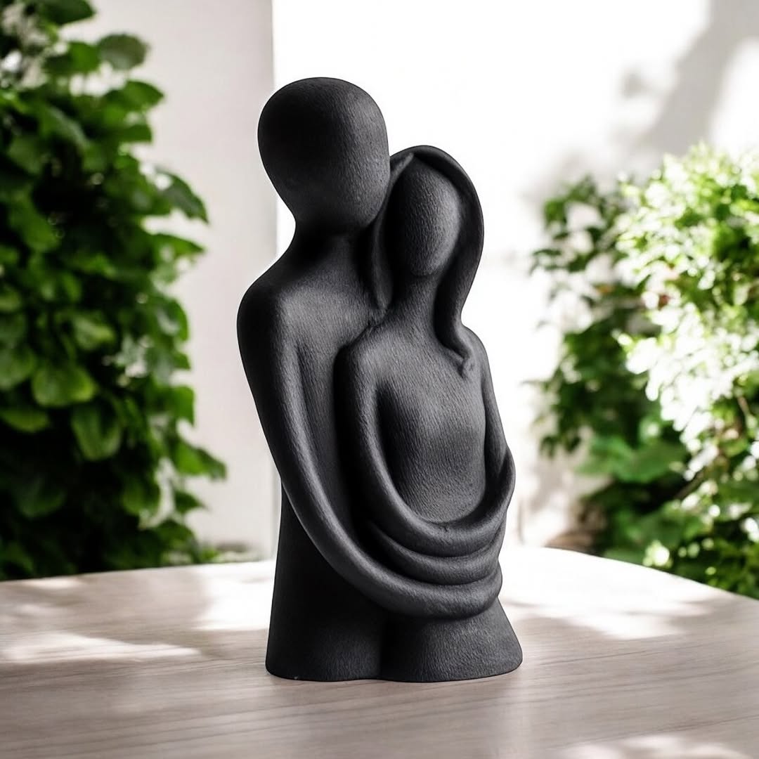 Dekorux - Embrace Sculpture