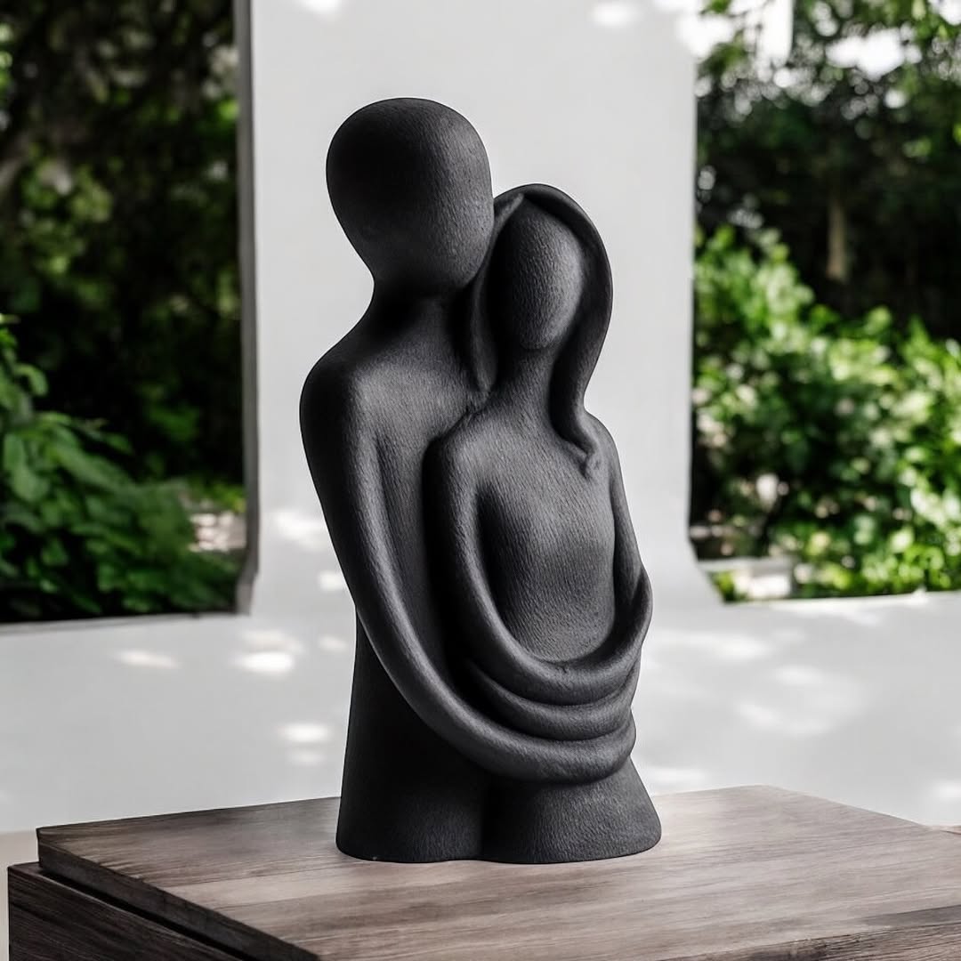 Dekorux - Embrace Sculpture