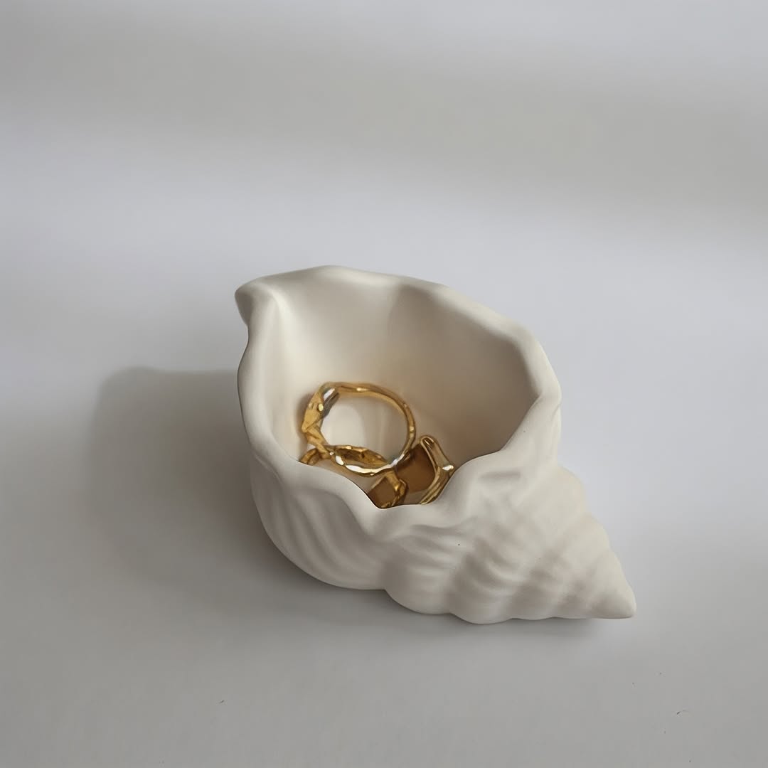Dekorux - Shell Jewelry Holder